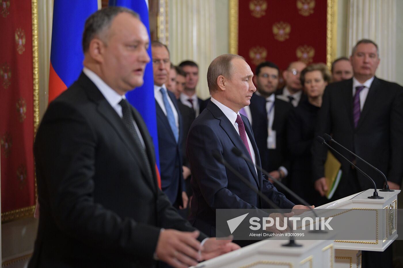 Vladimir Putin meets with Moldovan President Igor Dodon