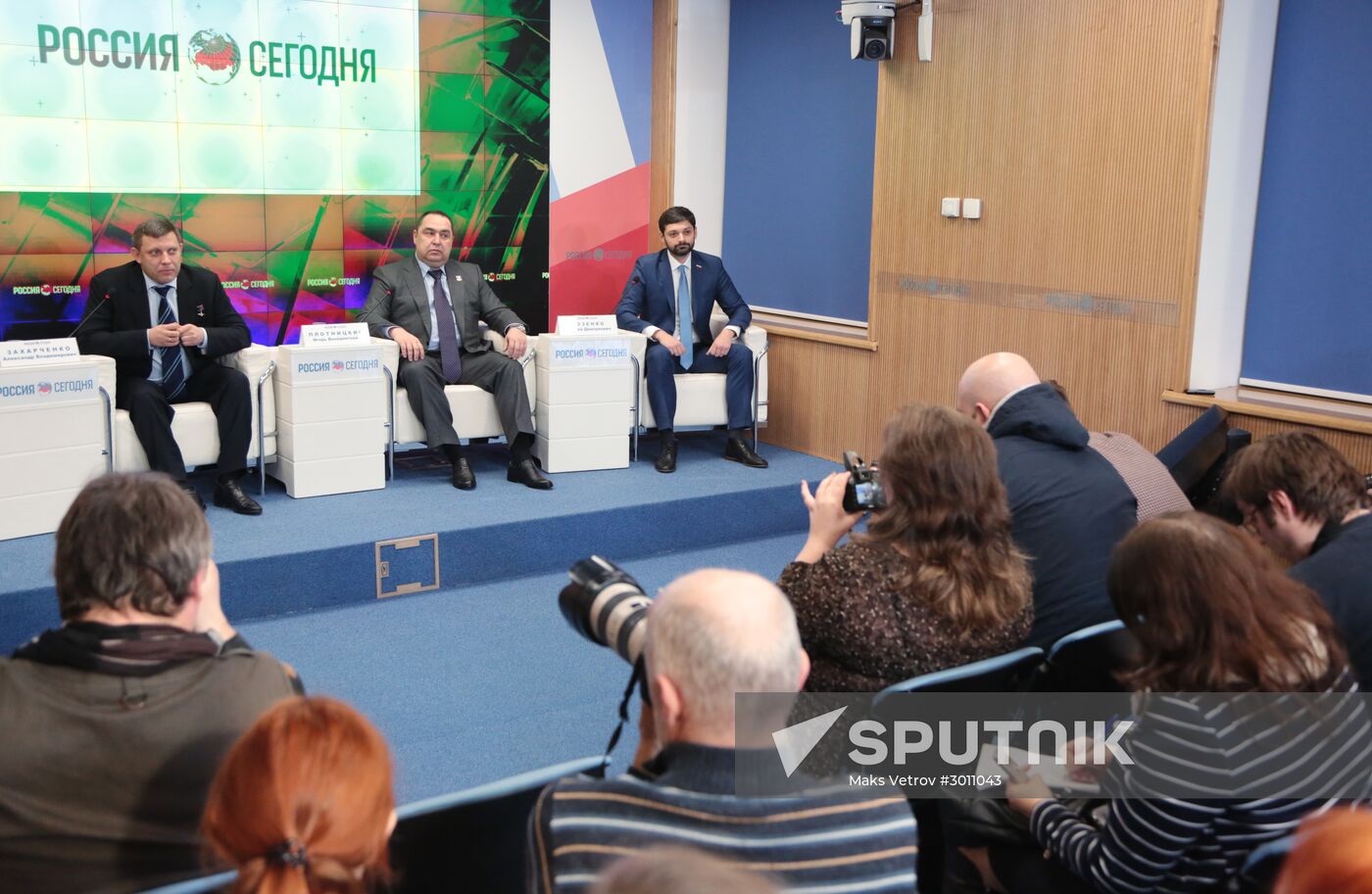 Press conference with leaders of LPR and DPR in Crimea