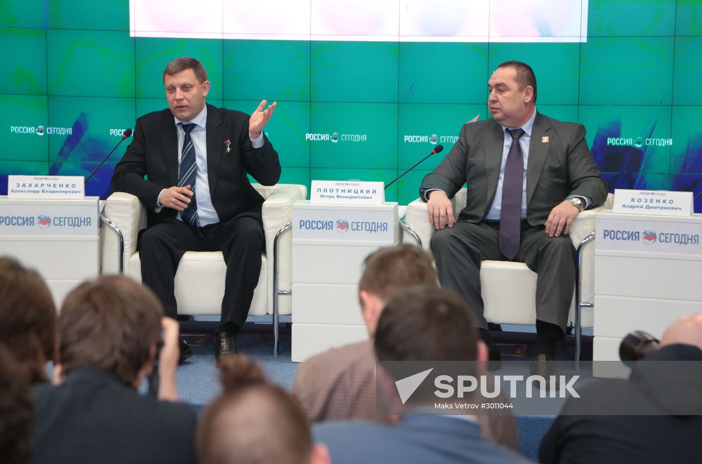 Press conference with leaders of LPR and DPR in Crimea