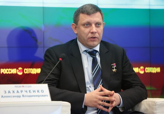 Press conference with leaders of LPR and DPR in Crimea