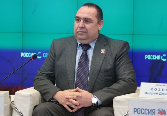 News conference by leaders of LPR and DPR in Crimea