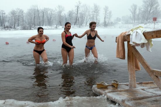 Pacific Fleet sailors with families celebrate Epiphany in Vladivostok