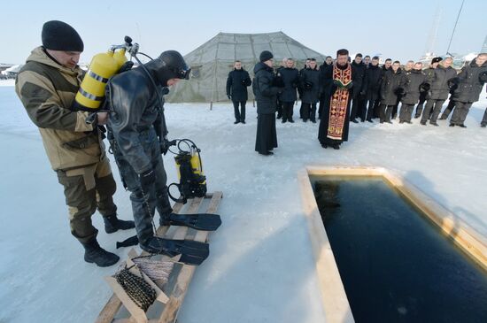 Pacific Fleet sailors with families celebrate Epiphany in Vladivostok