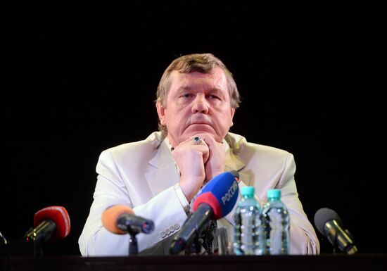 Singer Alexander Novikov gives news conference in Yekaterinburg
