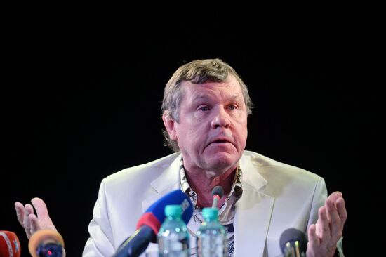 Singer Alexander Novikov gives news conference in Yekaterinburg