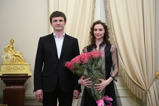Bolshoi prima Svetlana Zakharova receives diamond certificate