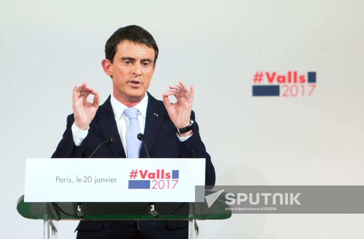 Manuel Valls makes election campaign speech in Paris