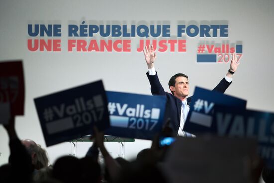 Manuel Valls makes election campaign speech in Paris