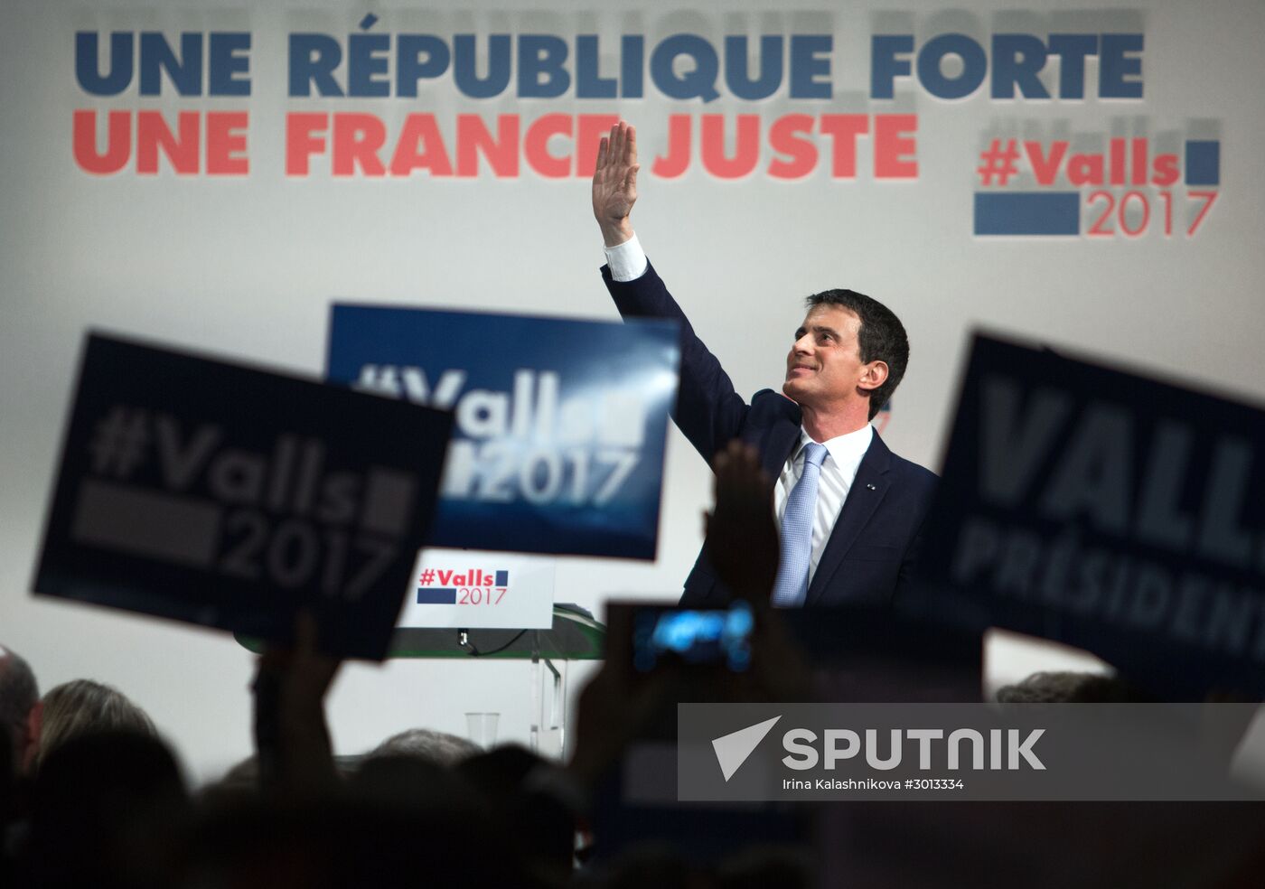 Manuel Valls makes election campaign speech in Paris