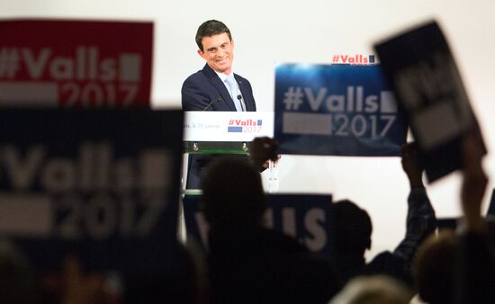 Manuel Valls makes election campaign speech in Paris