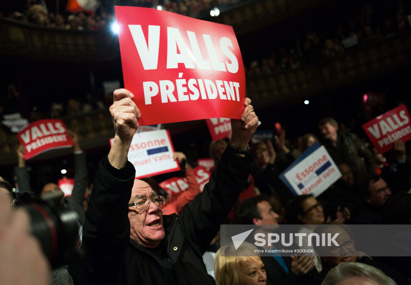 Manuel Valls makes election campaign speech in Paris