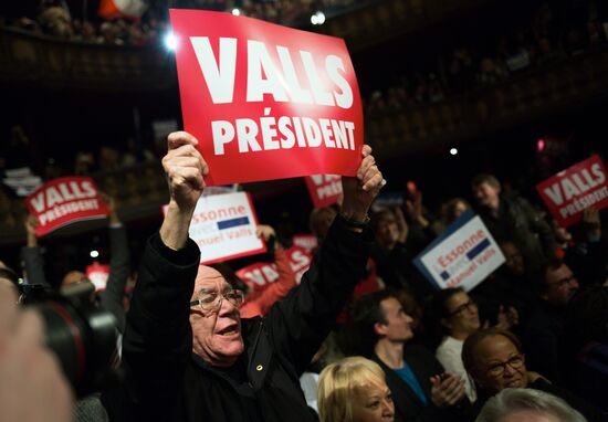 Manuel Valls makes election campaign speech in Paris