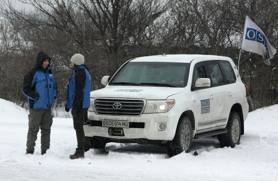 Deputy head of OSCE Mission to Ukraine Alexander Hug visits Alexandrovka school