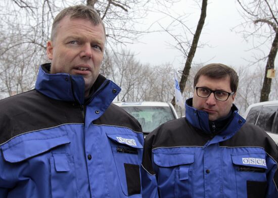 Deputy head of OSCE Mission to Ukraine Alexander Hug visits Alexandrovka school