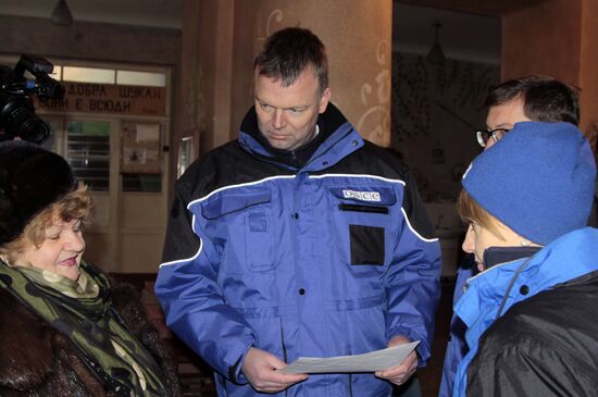 Deputy head of OSCE Mission to Ukraine Alexander Hug visits Alexandrovka school