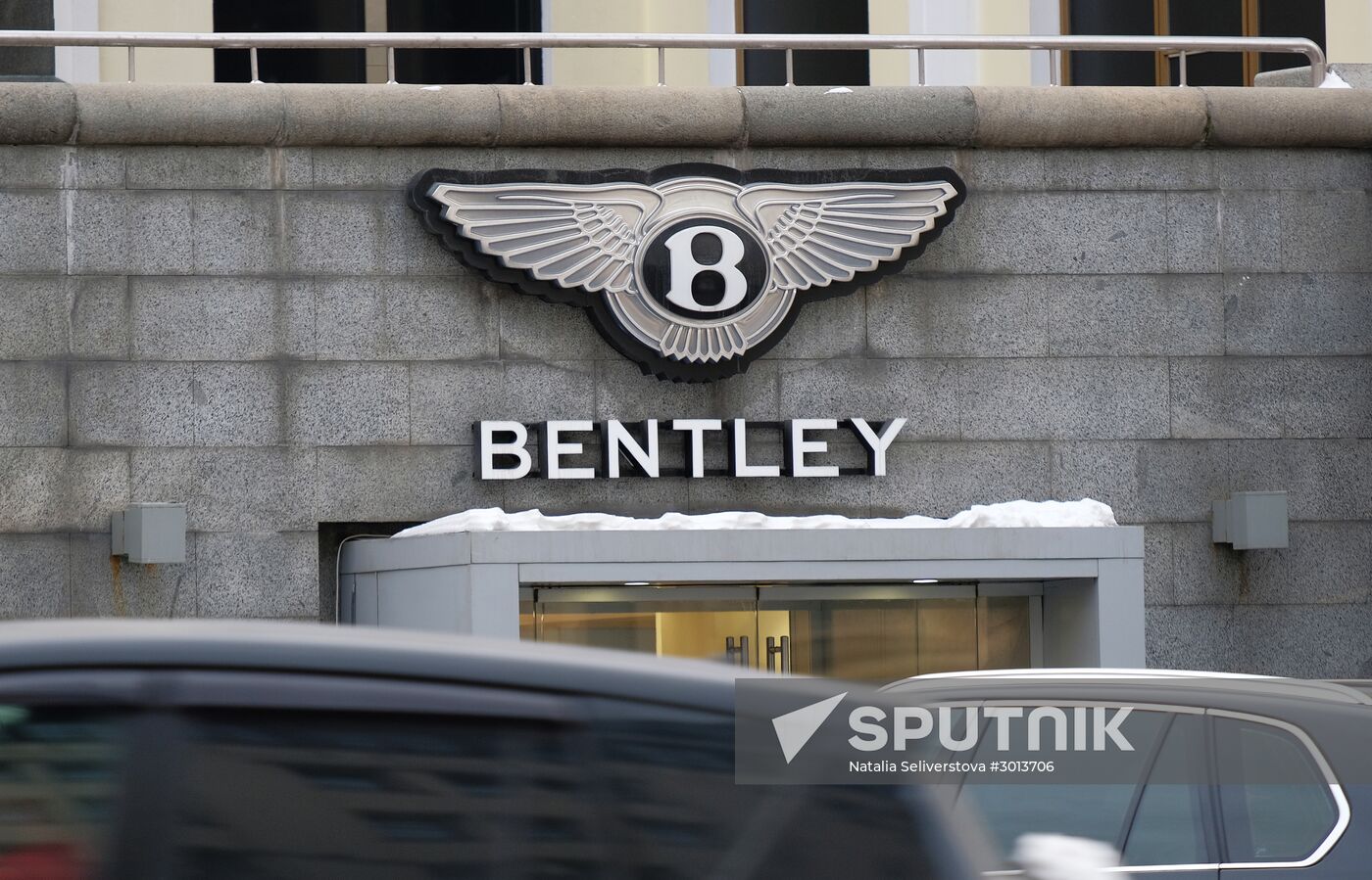 Bentley car salon sign