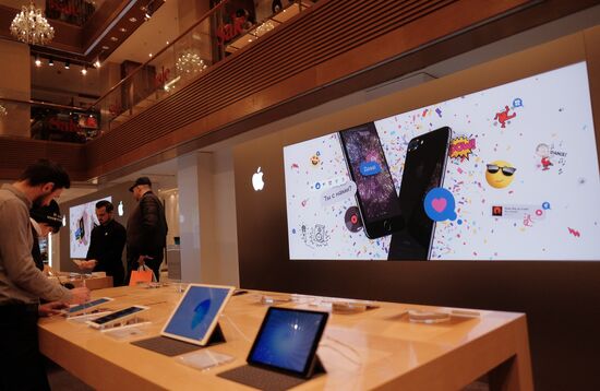 Advertisement of Apple devices