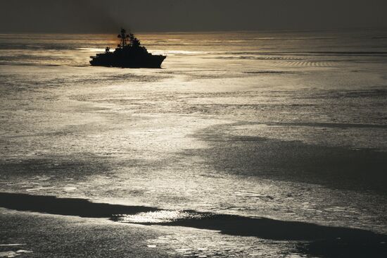 Ceremonial greetings for Pacific Fleet ships