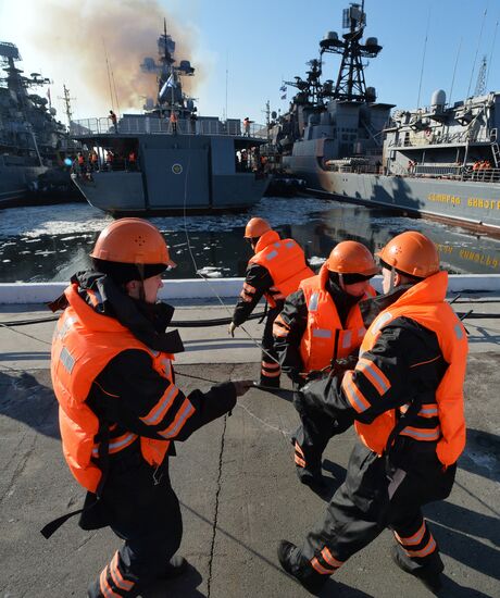 Ceremonial greetings for Pacific Fleet ships
