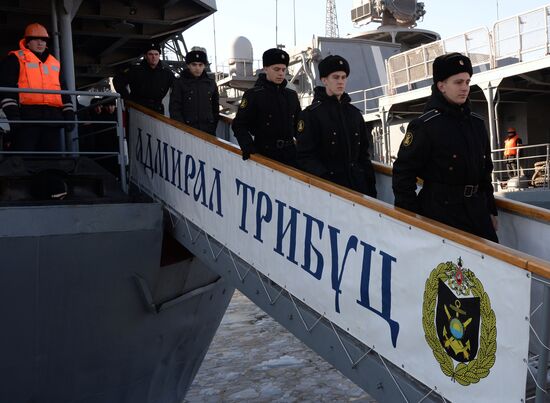 Ceremonial greetings for Pacific Fleet ships