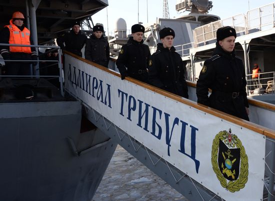 Ceremonial greetings for Pacific Fleet ships