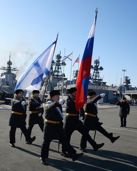 Ceremonial greetings for Pacific Fleet ships