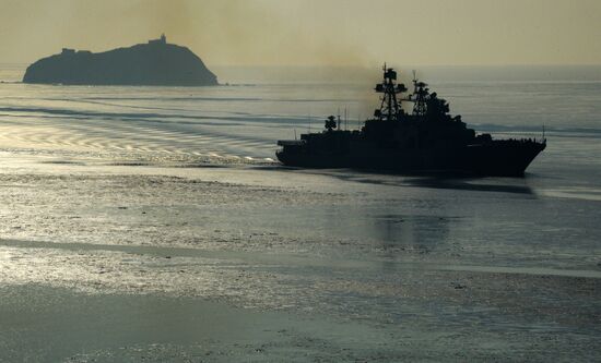 Ceremonial greetings for Pacific Fleet ships