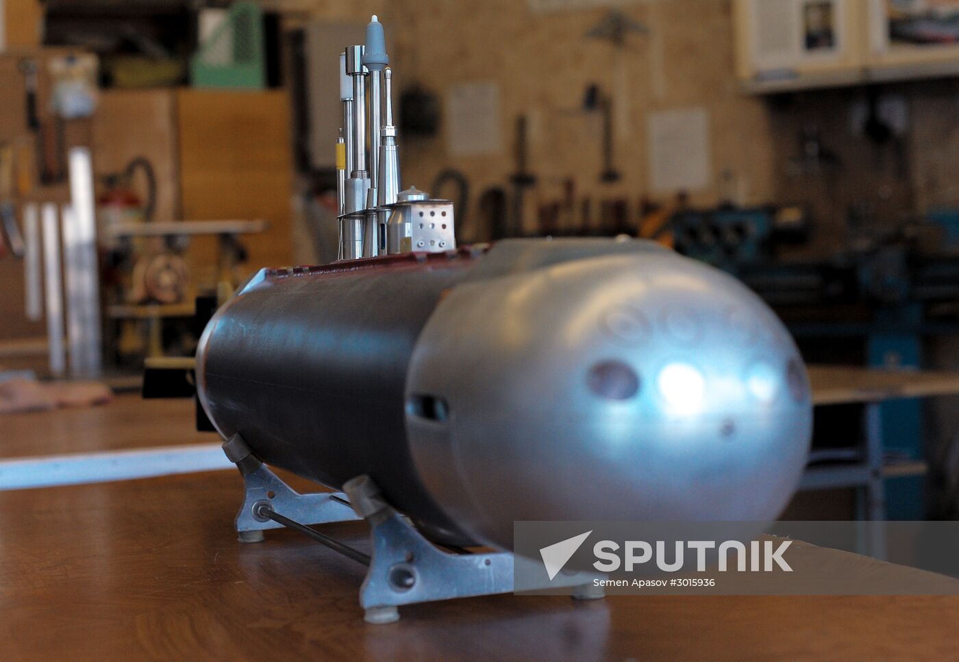 Valentin Gulyayev from Vladivostok builds functional submarine models
