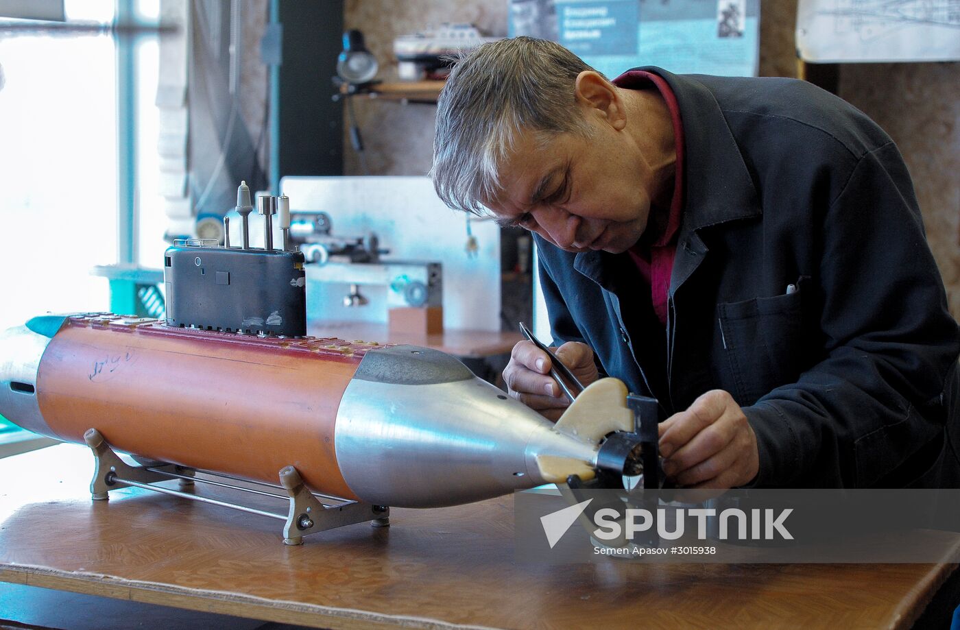 Valentin Gulyayev from Vladivostok builds functional submarine models