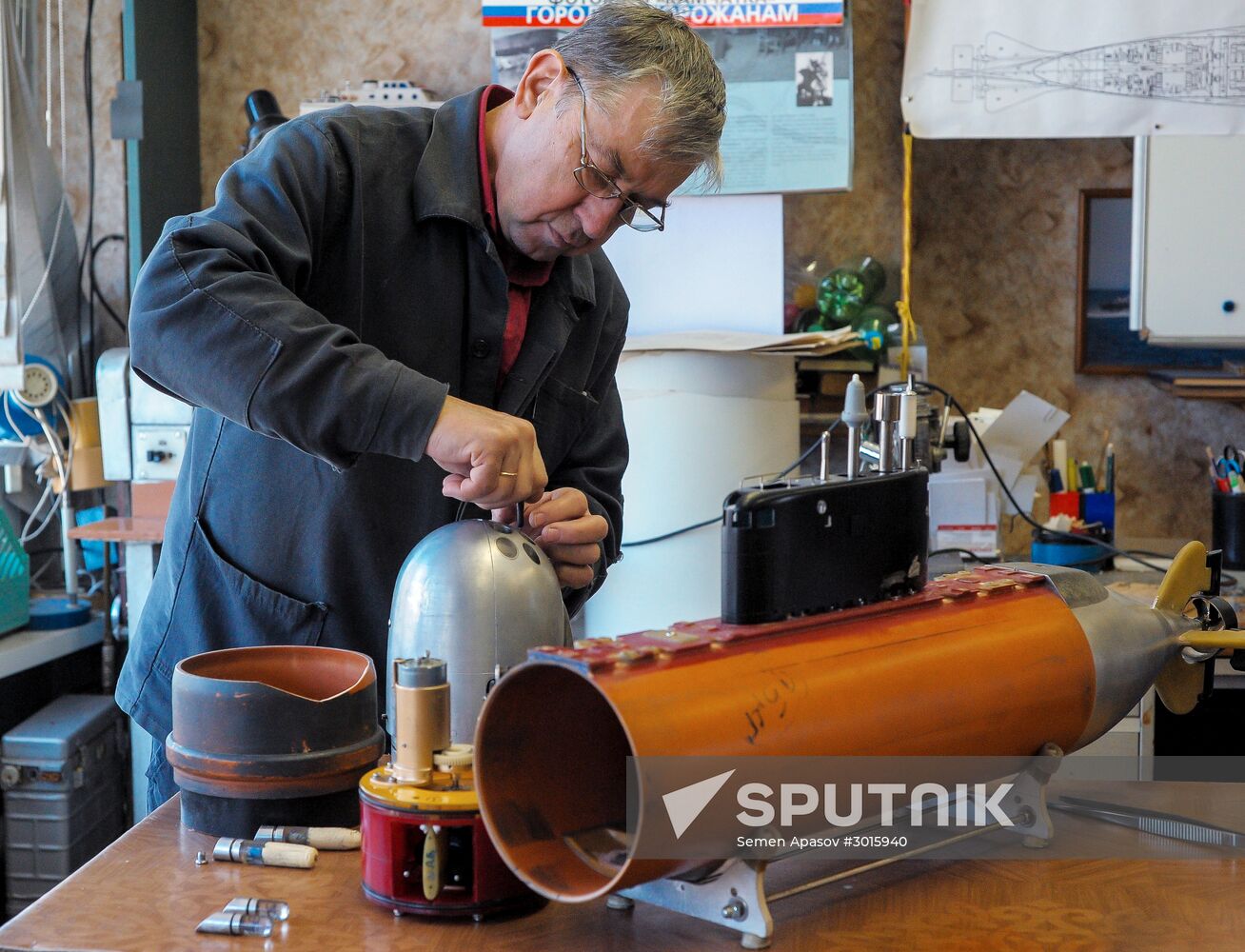 Valentin Gulyayev from Vladivostok builds functional submarine models