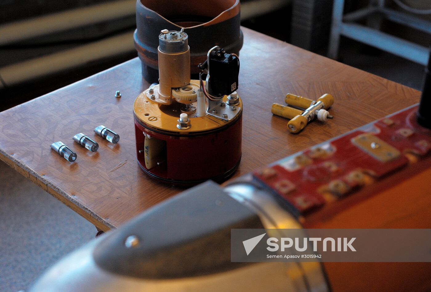 Valentin Gulyayev from Vladivostok builds functional submarine models