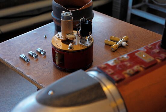 Valentin Gulyayev from Vladivostok builds functional submarine models