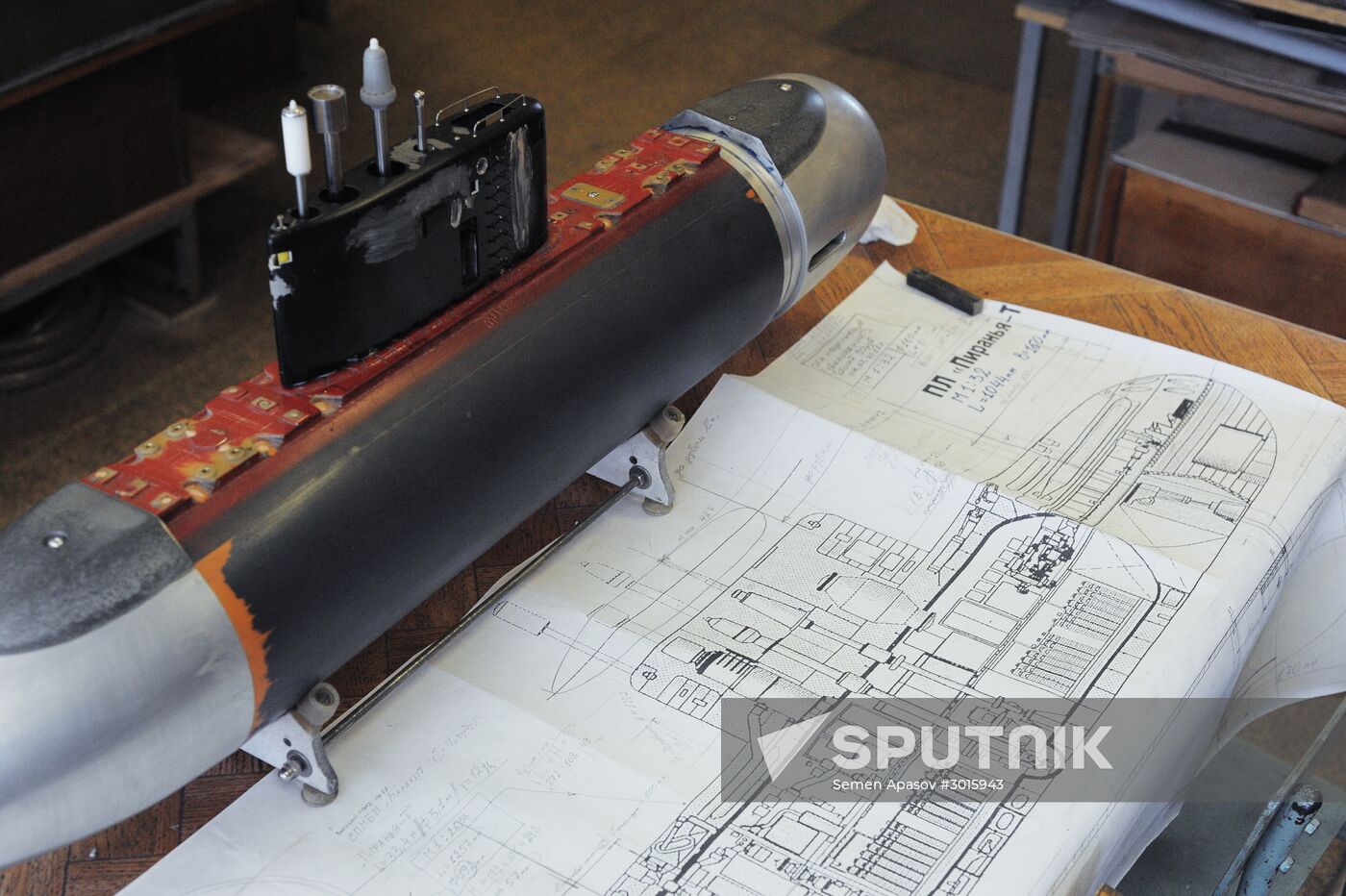 Valentin Gulyayev from Vladivostok builds functional submarine models