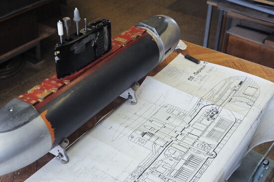 Valentin Gulyayev from Vladivostok builds functional submarine models