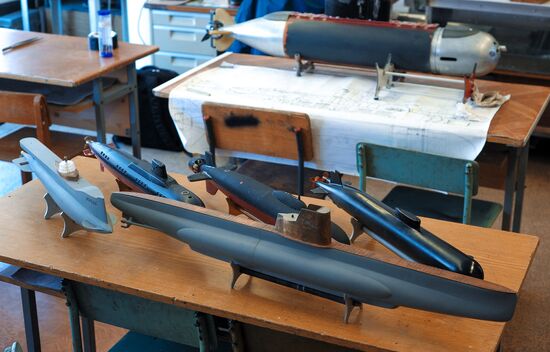 Valentin Gulyayev from Vladivostok builds functional submarine models