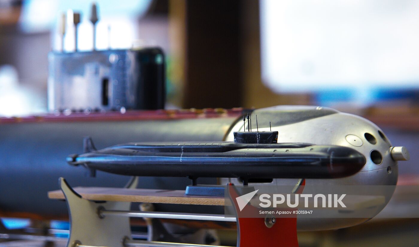 Valentin Gulyayev from Vladivostok builds functional submarine models