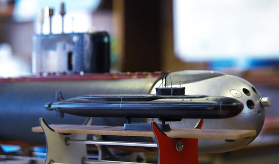 Valentin Gulyayev from Vladivostok builds functional submarine models