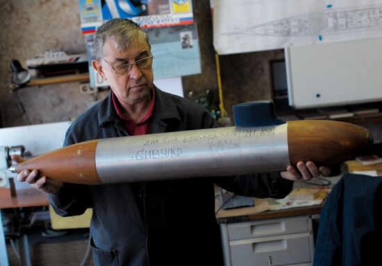 Valentin Gulyayev from Vladivostok builds functional submarine models