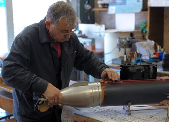 Valentin Gulyayev from Vladivostok builds functional submarine models