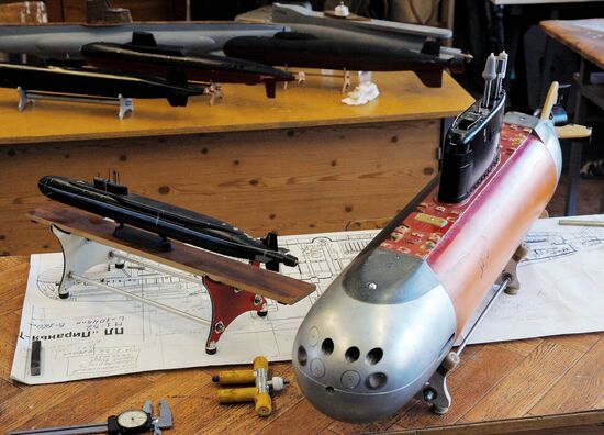 Valentin Gulyayev from Vladivostok builds functional submarine models