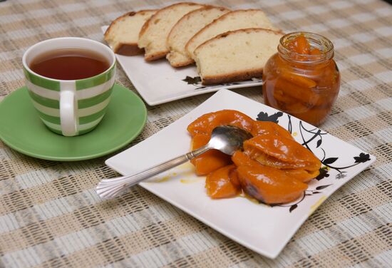 Making mandarin orange jam in Abkhazia