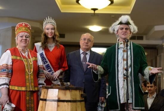 Traditional mead drinking ceremony with President of MSU Viktor Sadovnichy