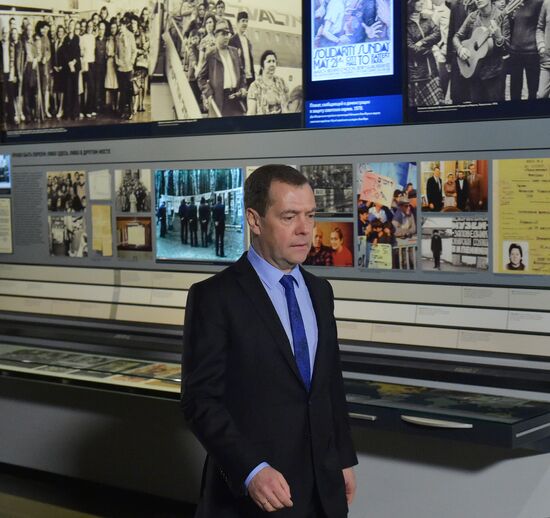 Russian Prime Minister Dmitry Medvedev visits Jewish museum & Tolerance Center