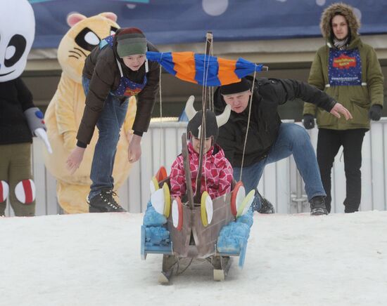 Homemade sled race on Vorobyovy Hills