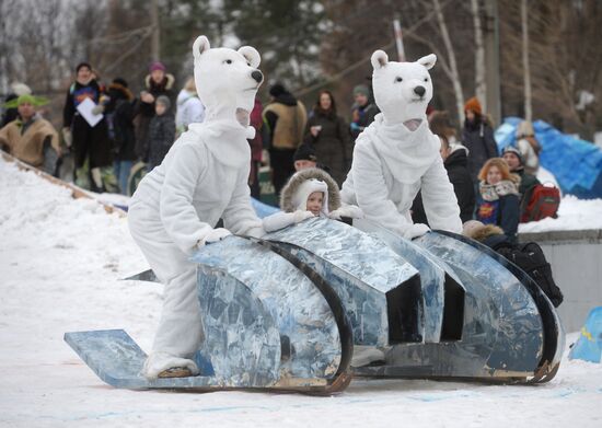 Homemade sled race on Vorobyovy Hills