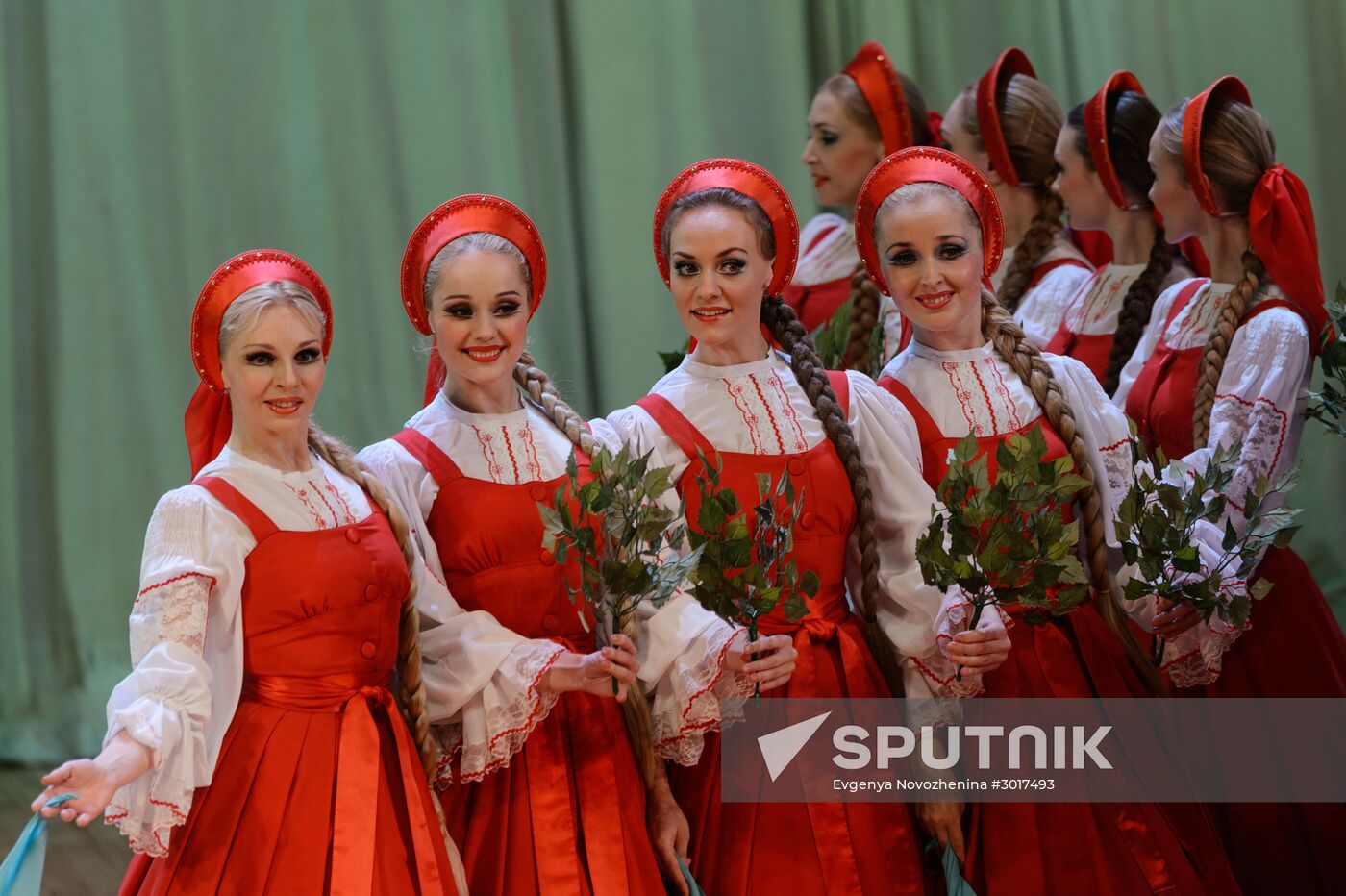 Nadezhda Babkina's Beryozka ensemble