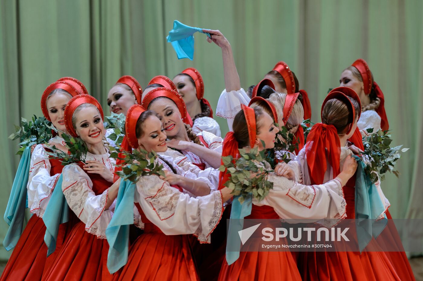 Nadezhda Babkina's Beryozka ensemble