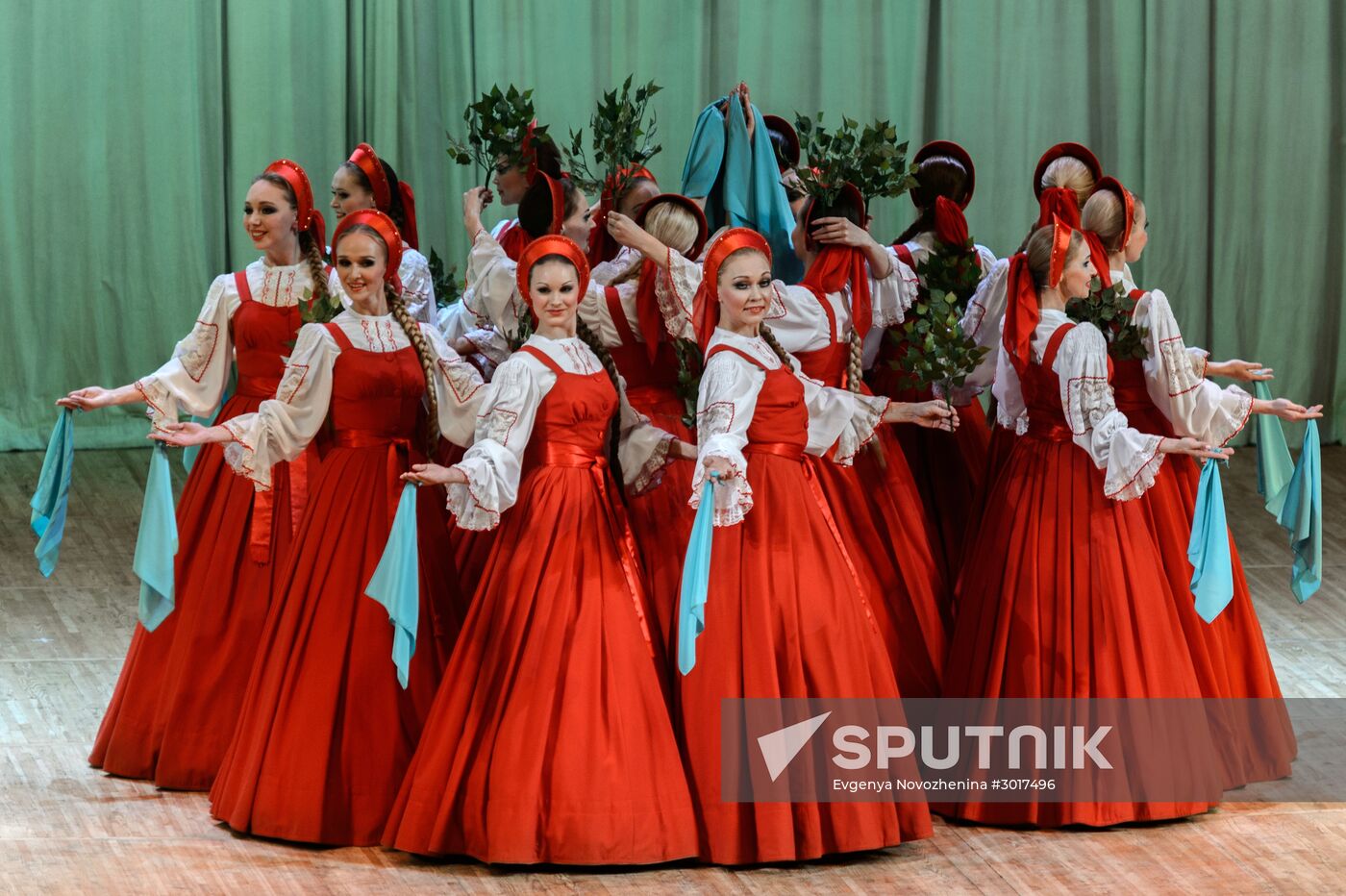 Nadezhda Babkina's Beryozka ensemble