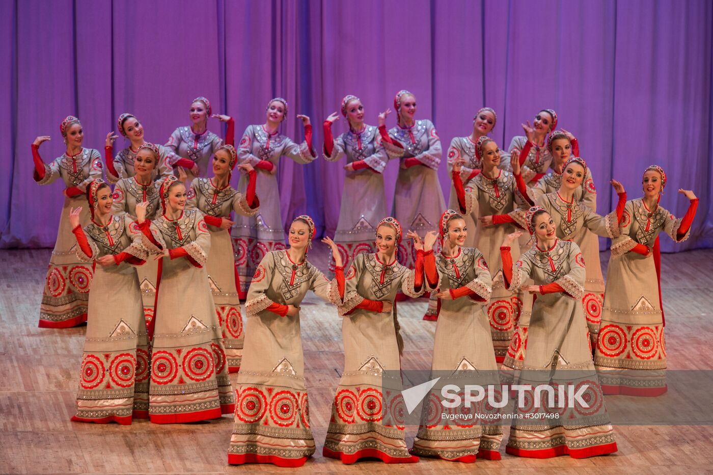 Nadezhda Babkina's Beryozka ensemble