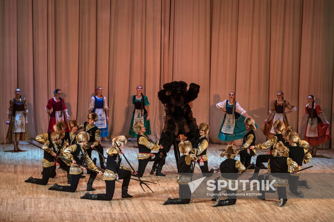 Nadezhda Babkina's Beryozka ensemble